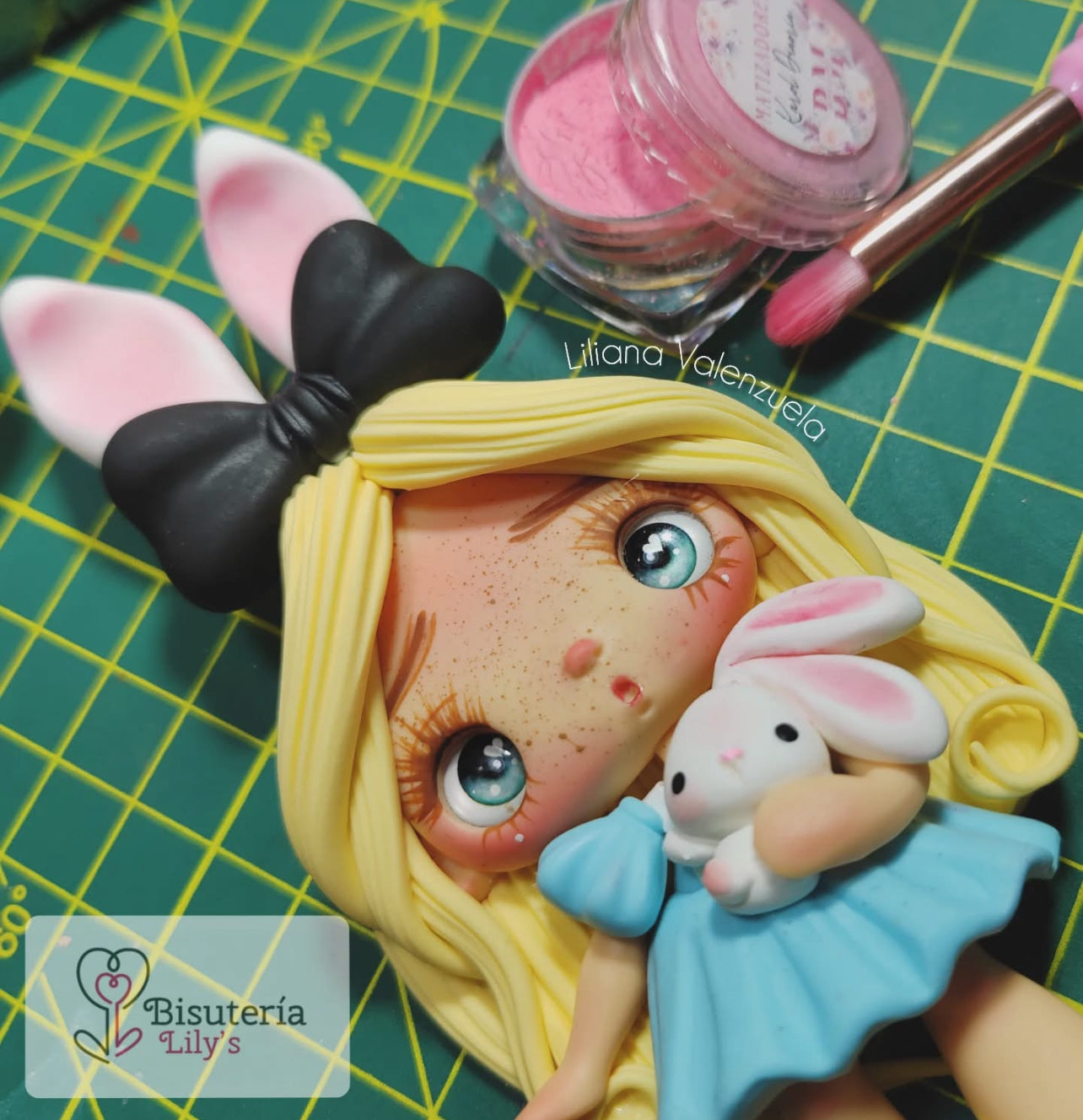 Pretty Eyes 2 Mold, Doll Applique Silicone Mold, Bisutería Lily's BL-167